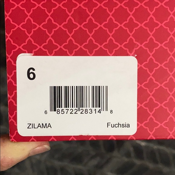 Kelly & Kate Zilama Fuchsia strapping heels - Picture 5 of 9